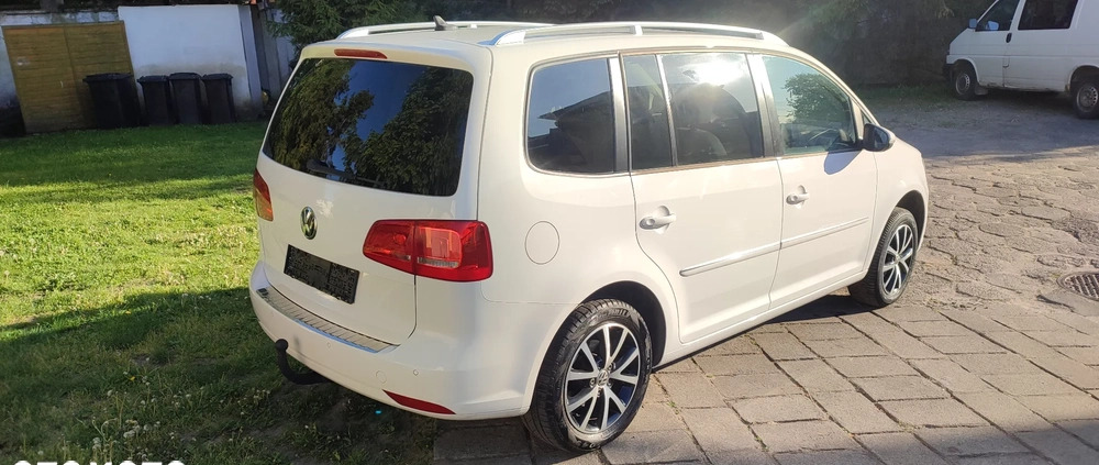 Volkswagen Touran cena 29900 przebieg: 251000, rok produkcji 2011 z Grudziądz małe 137